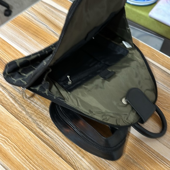 Baggallini Metro Convertible Backpack - Picture 4 of 4